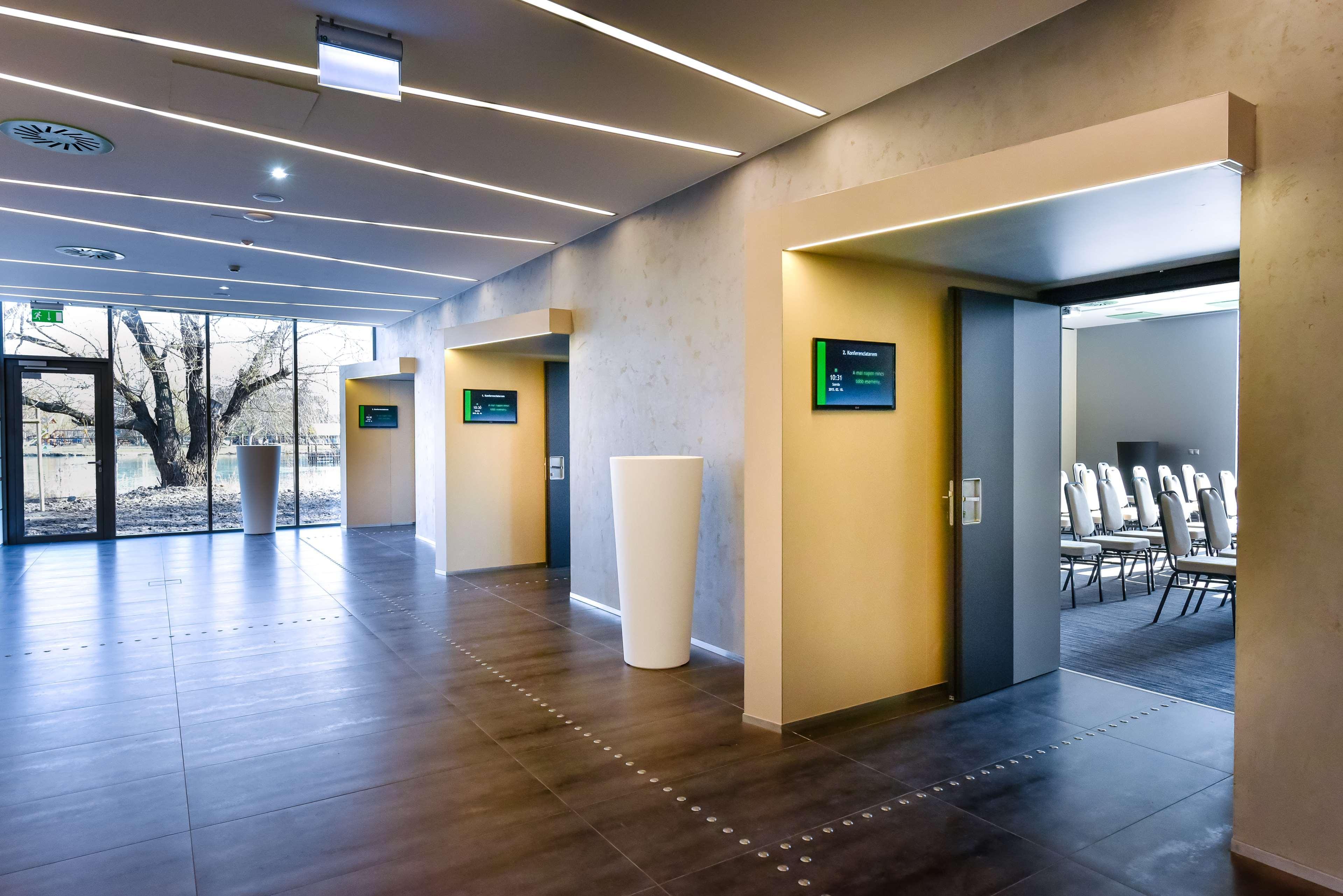 Best Western Plus Lakeside Hotel Szekesfehervar Ngoại thất bức ảnh