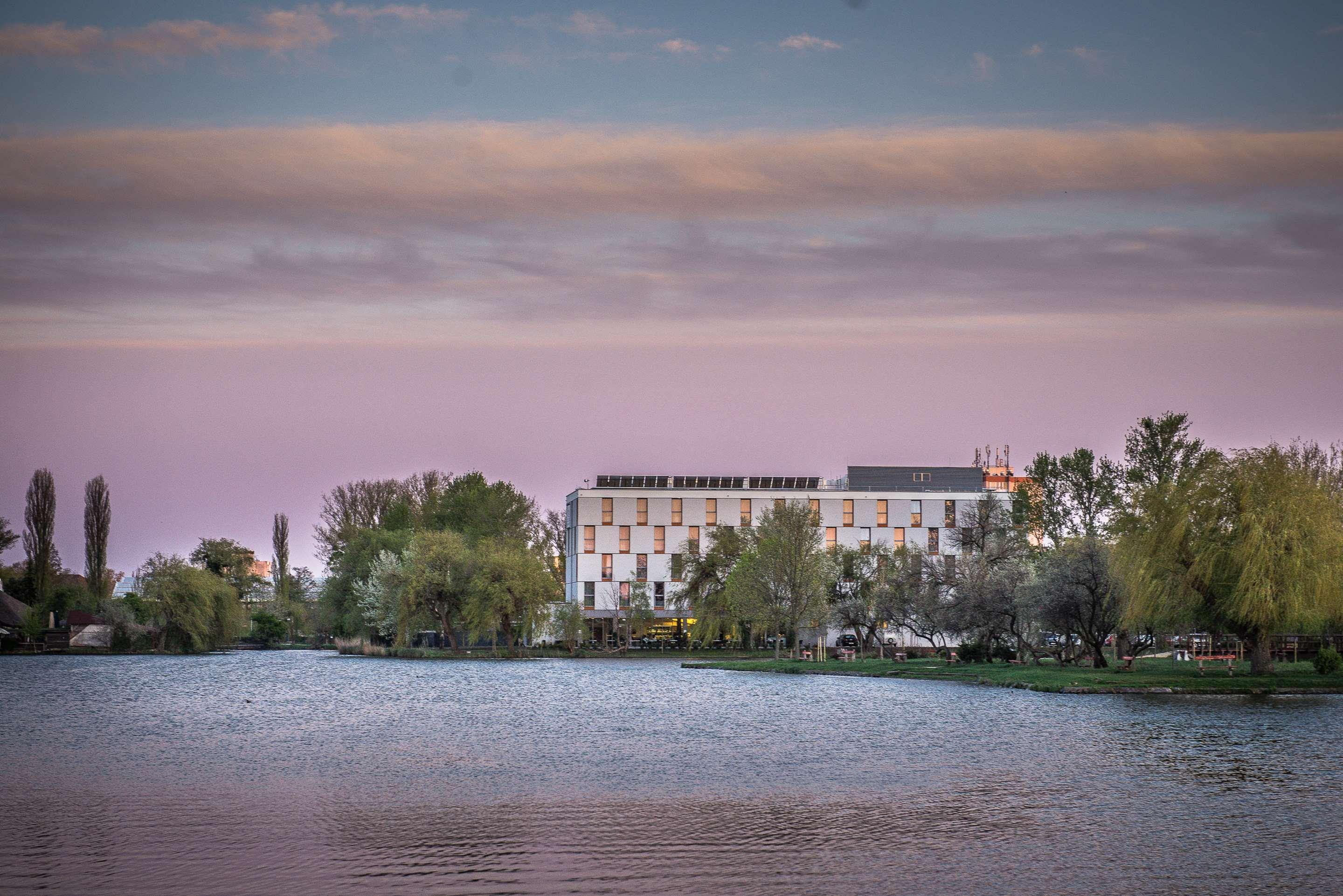 Best Western Plus Lakeside Hotel Szekesfehervar Ngoại thất bức ảnh
