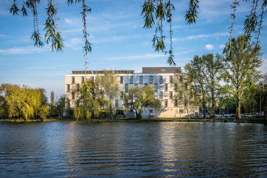 Best Western Plus Lakeside Hotel Szekesfehervar Ngoại thất bức ảnh