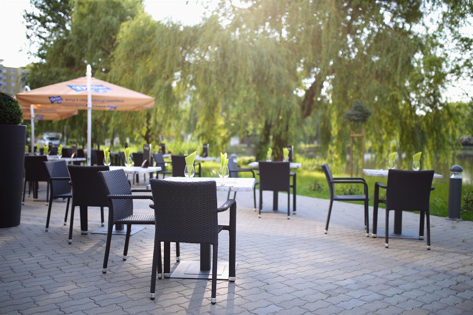 Best Western Plus Lakeside Hotel Szekesfehervar Ngoại thất bức ảnh