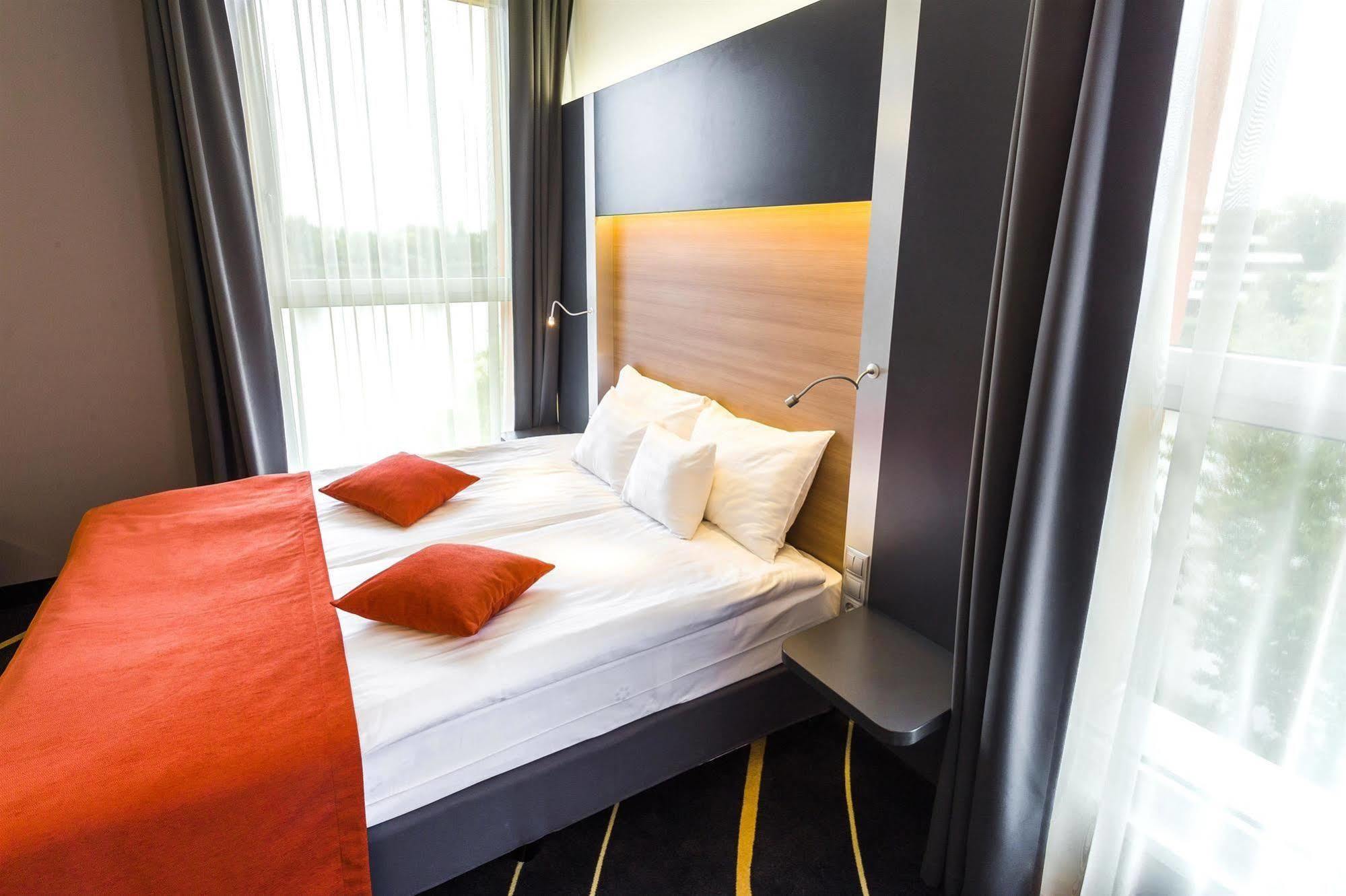 Best Western Plus Lakeside Hotel Szekesfehervar Ngoại thất bức ảnh