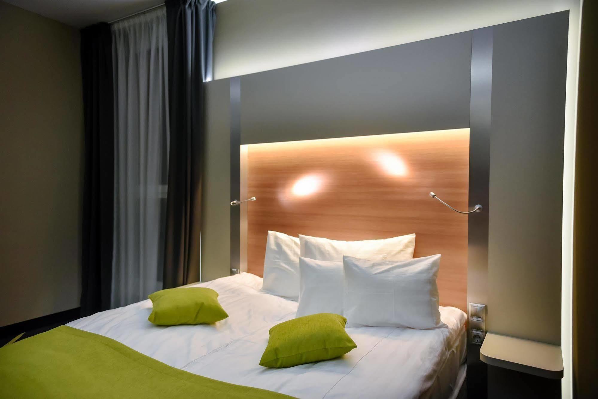Best Western Plus Lakeside Hotel Szekesfehervar Ngoại thất bức ảnh