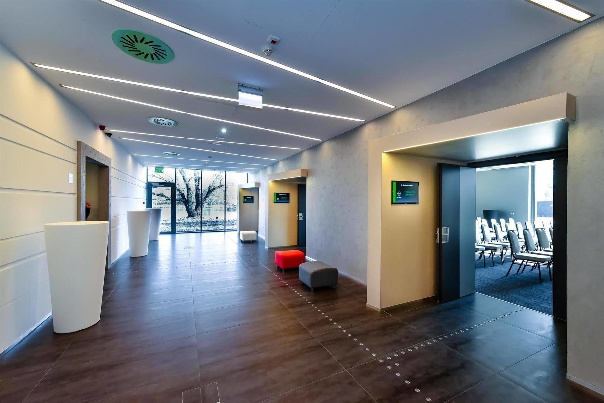 Best Western Plus Lakeside Hotel Szekesfehervar Ngoại thất bức ảnh