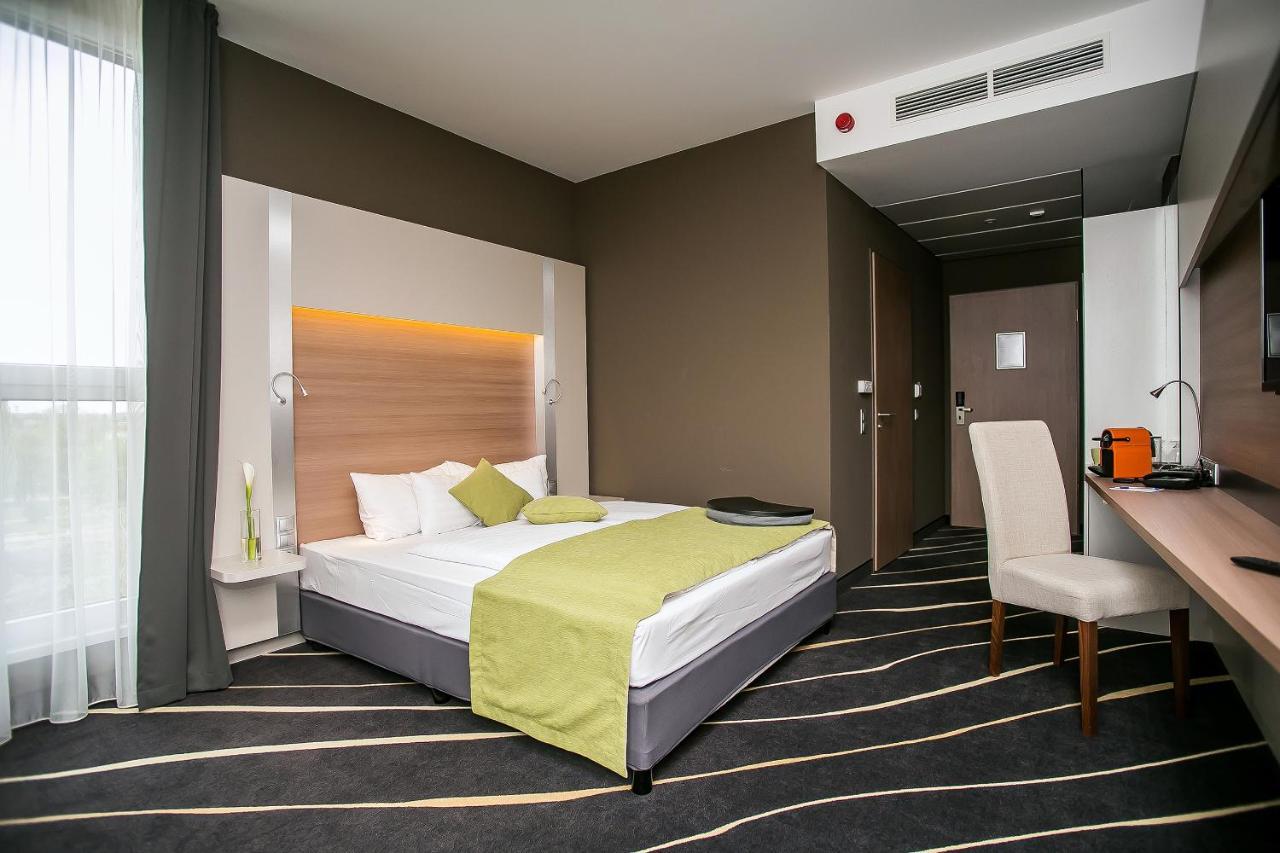 Best Western Plus Lakeside Hotel Szekesfehervar Ngoại thất bức ảnh